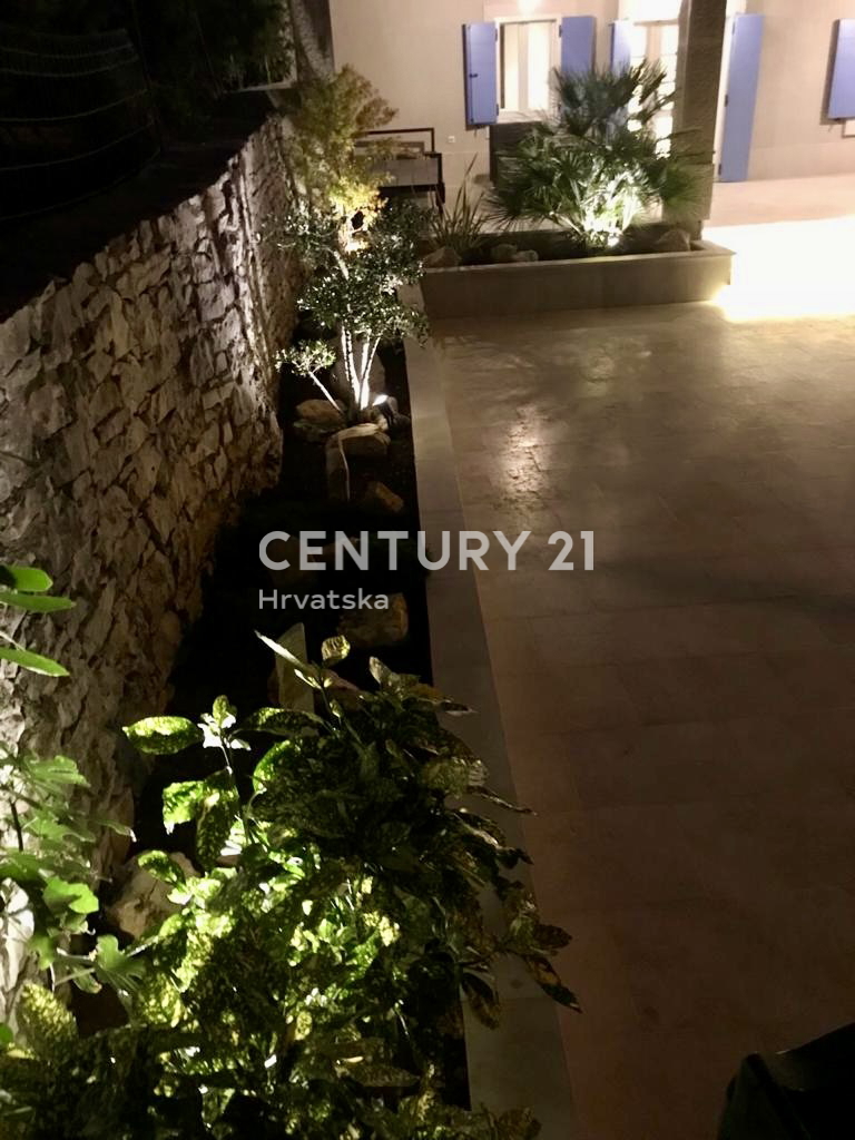 UMAGO, DINTORNI, Eccellente casa a soli 300 metri dalla spiaggia