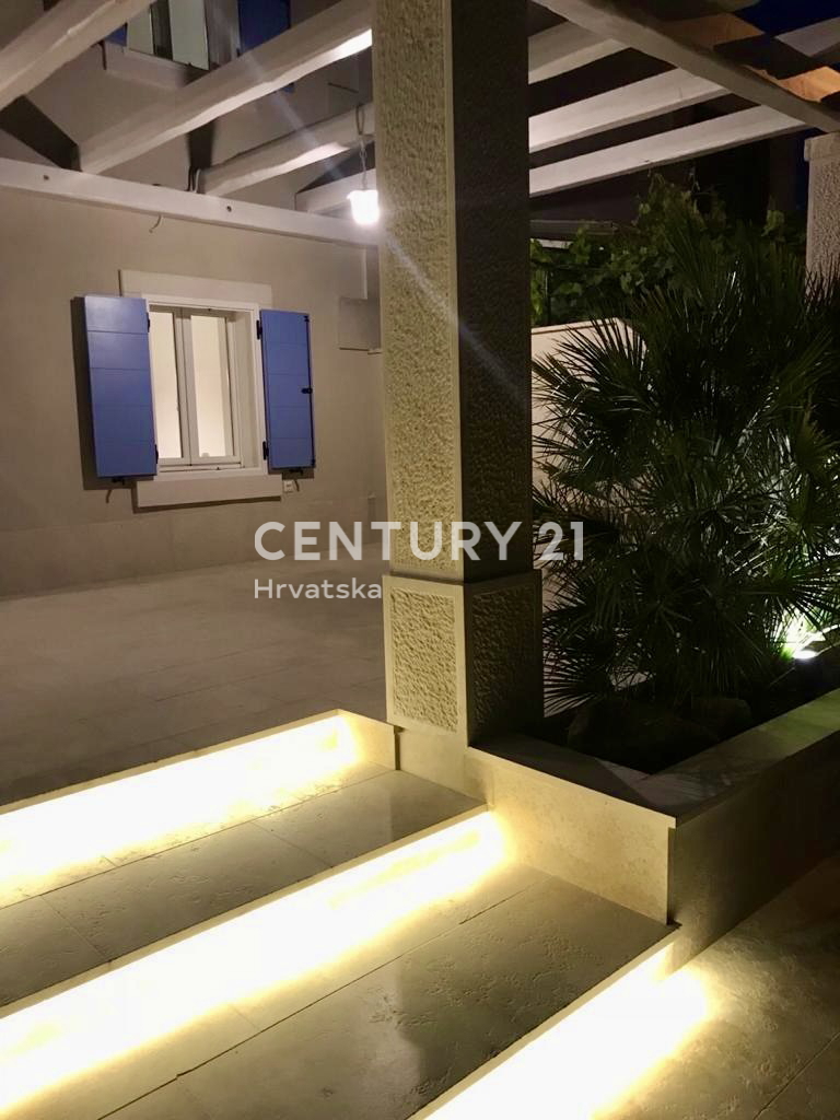 UMAGO, DINTORNI, Eccellente casa a soli 300 metri dalla spiaggia