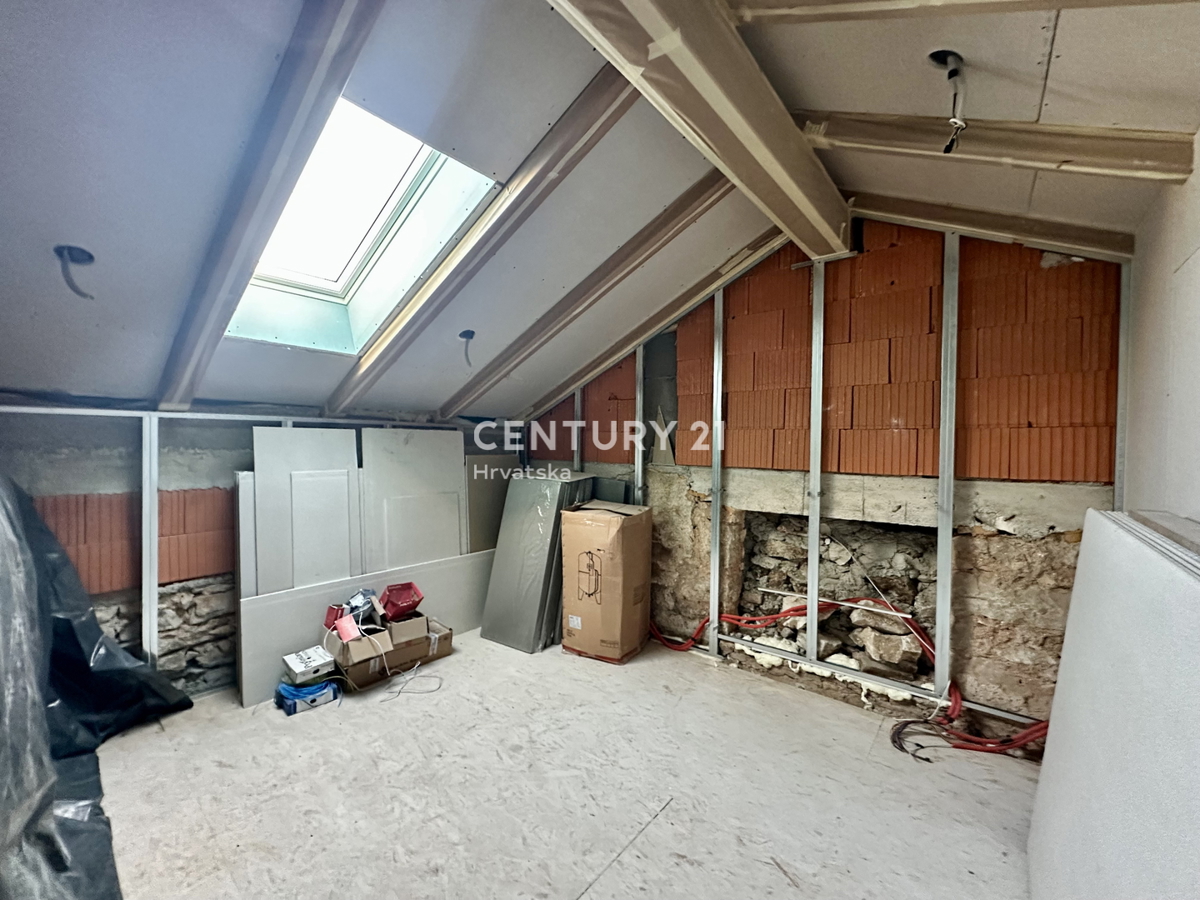 LABIN, SKITAČA, CASA IN PIETRA RISTRUTTURATA IN POSIZIONE TRANQUILLA