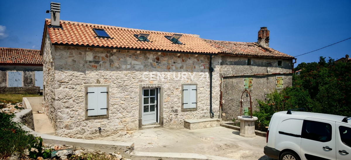 LABIN, SKITAČA, CASA IN PIETRA RISTRUTTURATA IN POSIZIONE TRANQUILLA