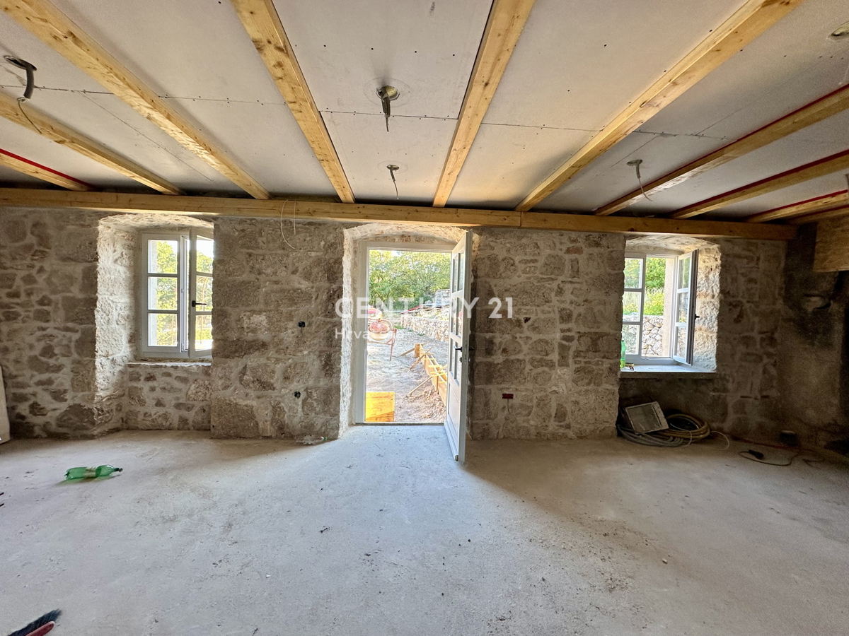 LABIN, SKITAČA, CASA IN PIETRA RISTRUTTURATA IN POSIZIONE TRANQUILLA