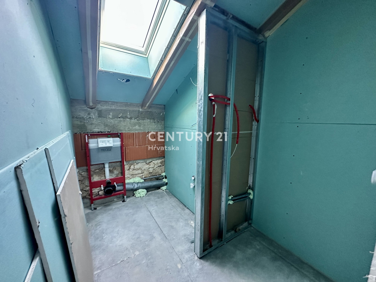 LABIN, SKITAČA, CASA IN PIETRA RISTRUTTURATA IN POSIZIONE TRANQUILLA