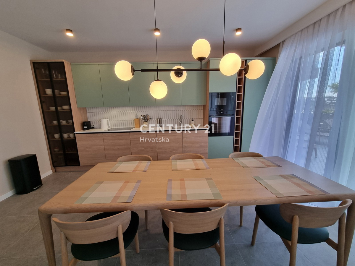 TAR VABRIGA, NUOVA COSTRUZIONE, APPARTAMENTO SU DUE LIVELLI AL PIANO TERRA E PRIMO PIANO CON PISCINA