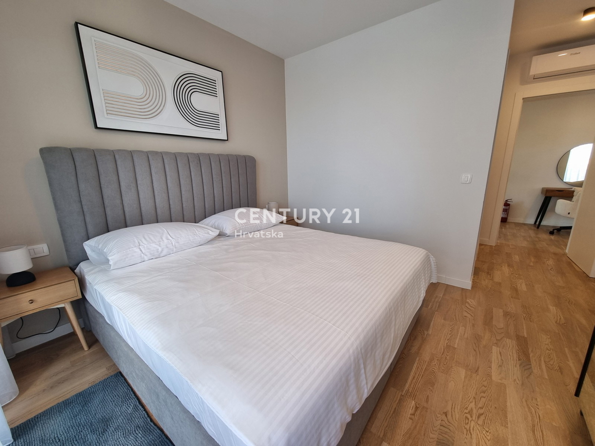 TAR VABRIGA, NUOVA COSTRUZIONE, APPARTAMENTO SU DUE LIVELLI AL PIANO TERRA E PRIMO PIANO CON PISCINA