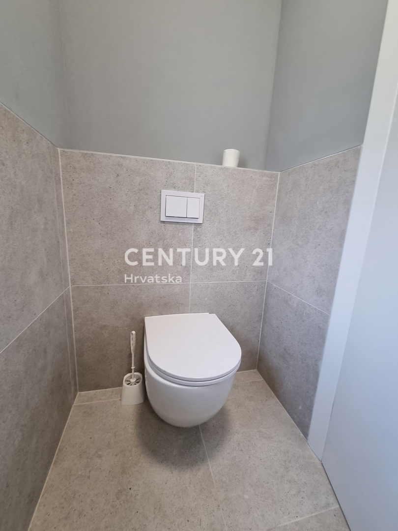 TAR VABRIGA, NUOVA COSTRUZIONE, APPARTAMENTO SU DUE LIVELLI AL PIANO TERRA E PRIMO PIANO CON PISCINA