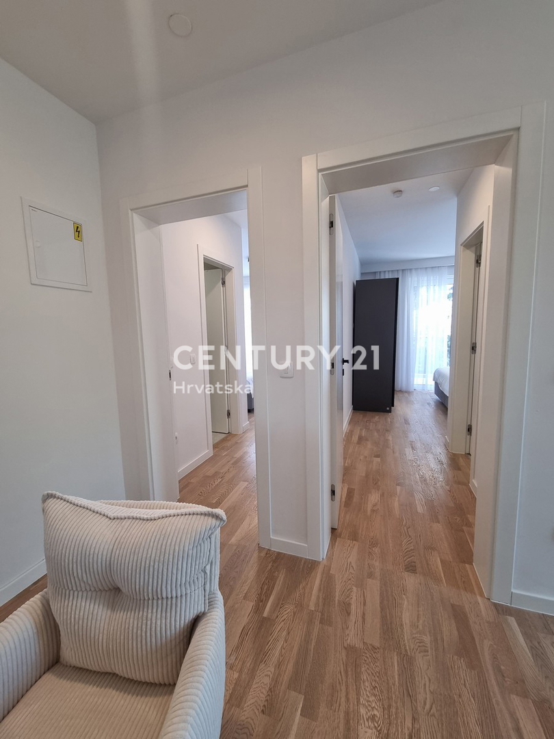 TAR VABRIGA, NUOVA COSTRUZIONE, APPARTAMENTO SU DUE LIVELLI AL PIANO TERRA E PRIMO PIANO CON PISCINA