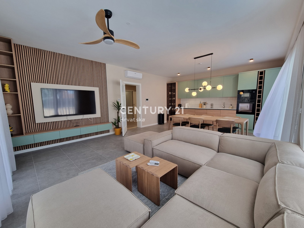 TAR VABRIGA, NUOVA COSTRUZIONE, APPARTAMENTO SU DUE LIVELLI AL PIANO TERRA E PRIMO PIANO CON PISCINA