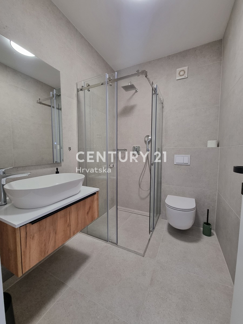 TAR VABRIGA, NUOVA COSTRUZIONE, APPARTAMENTO SU DUE LIVELLI AL PIANO TERRA E PRIMO PIANO CON PISCINA