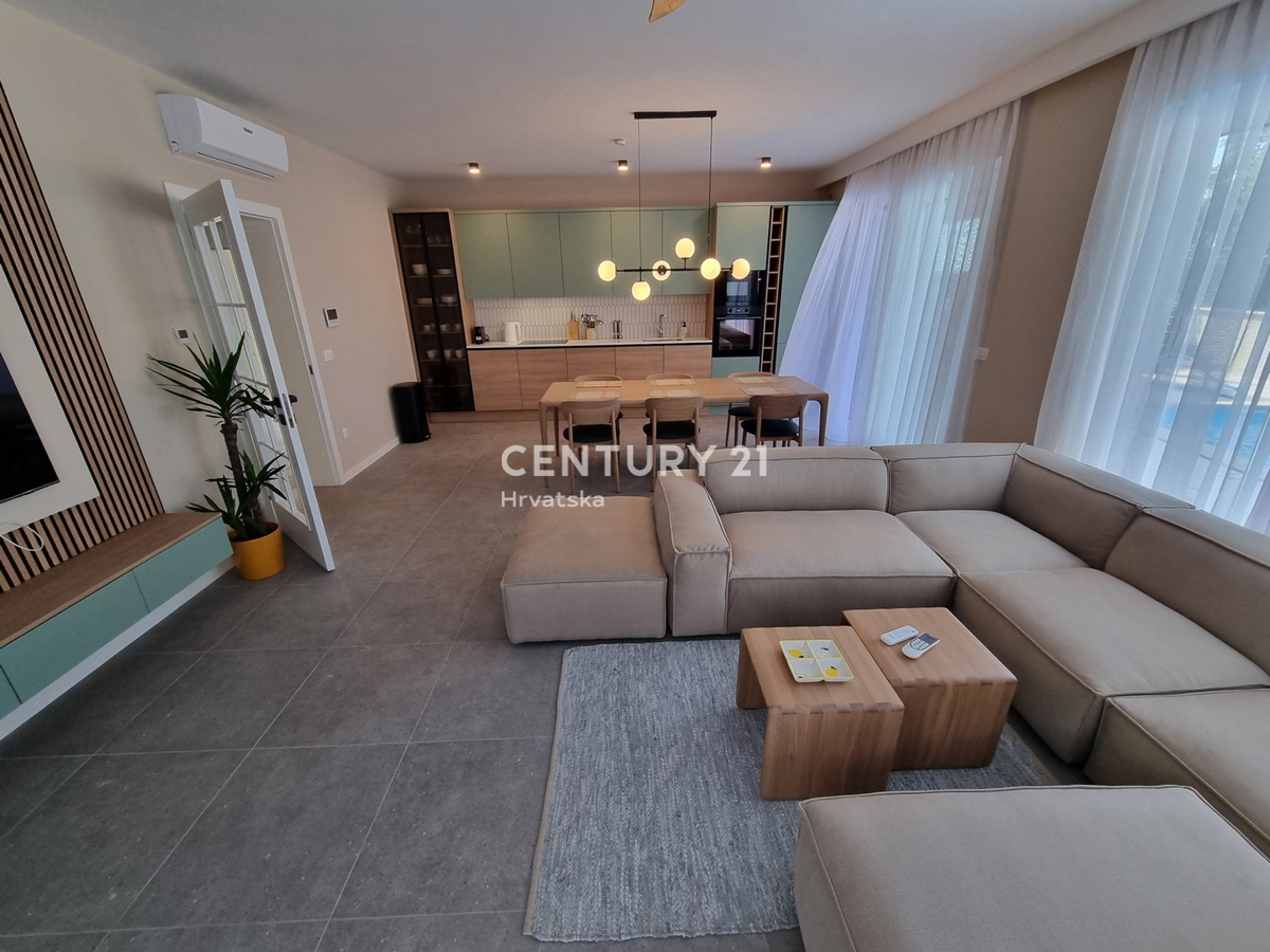 TAR VABRIGA, NUOVA COSTRUZIONE, APPARTAMENTO SU DUE LIVELLI AL PIANO TERRA E PRIMO PIANO CON PISCINA