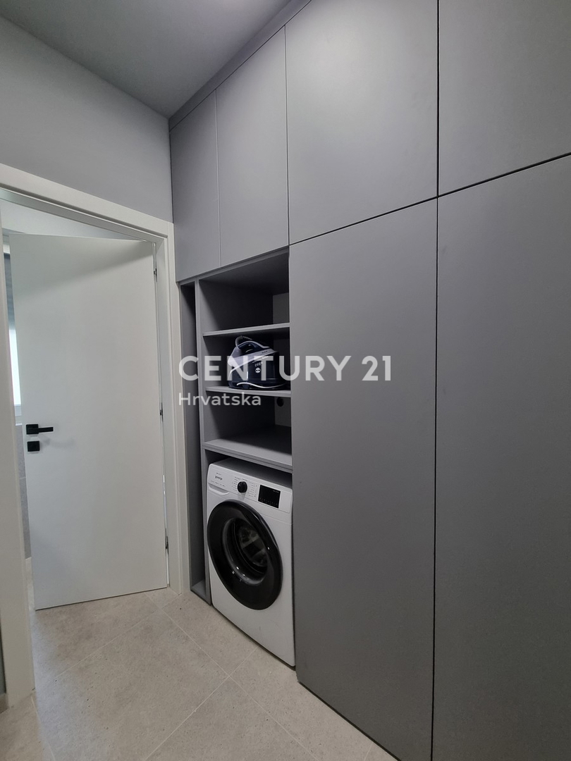 TAR VABRIGA, NUOVA COSTRUZIONE, APPARTAMENTO SU DUE LIVELLI AL PIANO TERRA E PRIMO PIANO CON PISCINA