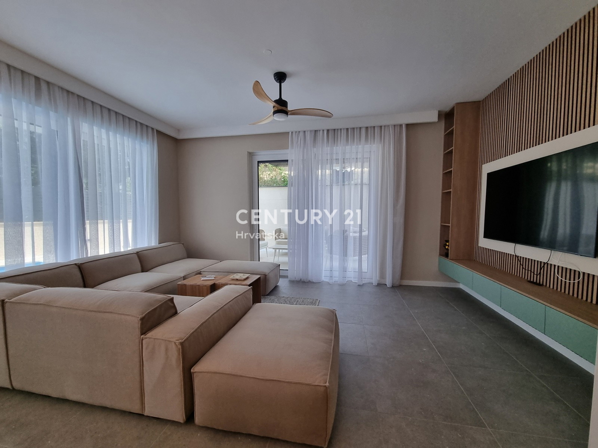 TAR VABRIGA, NUOVA COSTRUZIONE, APPARTAMENTO SU DUE LIVELLI AL PIANO TERRA E PRIMO PIANO CON PISCINA