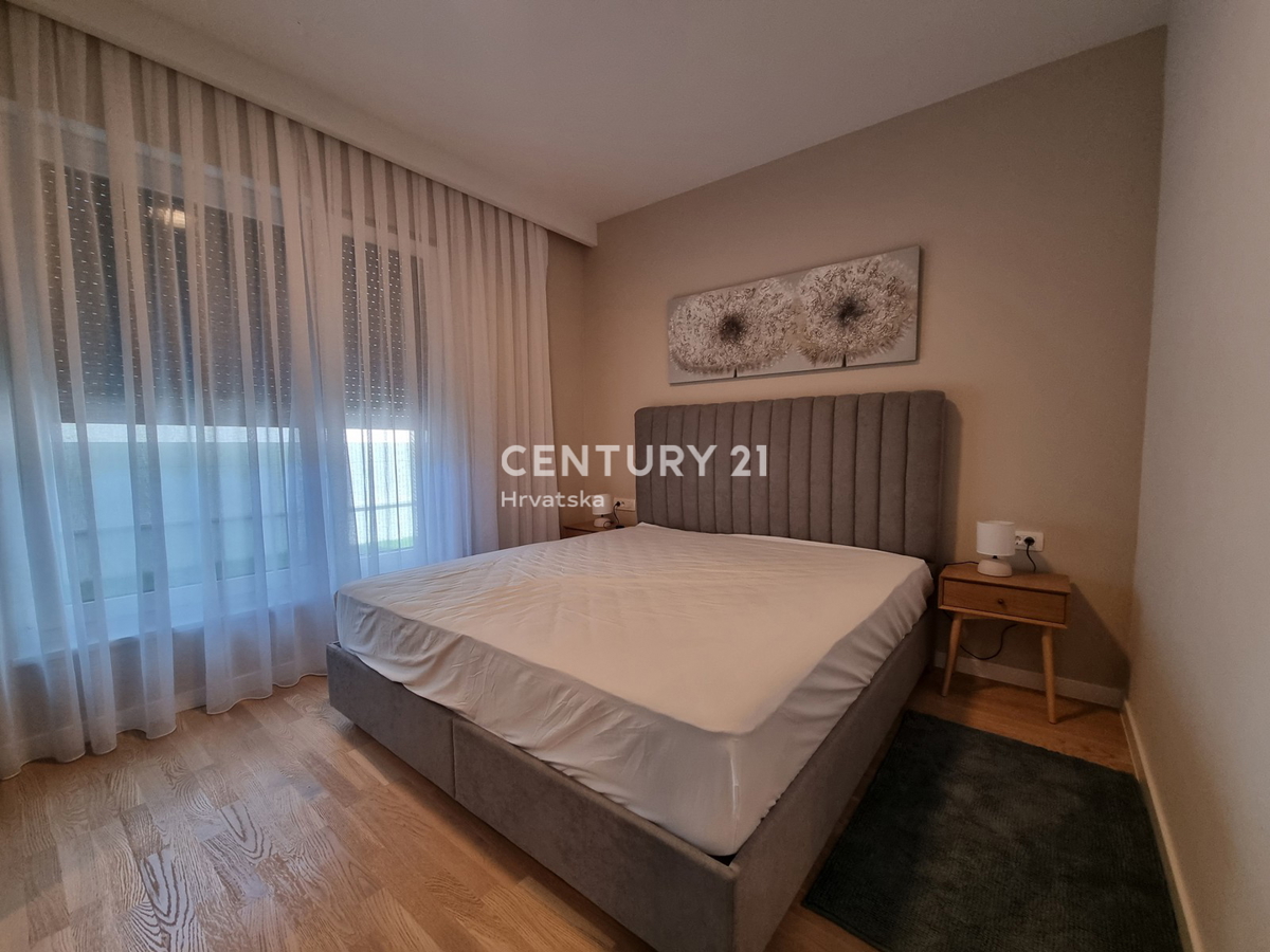 TAR VABRIGA, NUOVA COSTRUZIONE, APPARTAMENTO SU DUE LIVELLI AL PIANO TERRA E PRIMO PIANO CON PISCINA