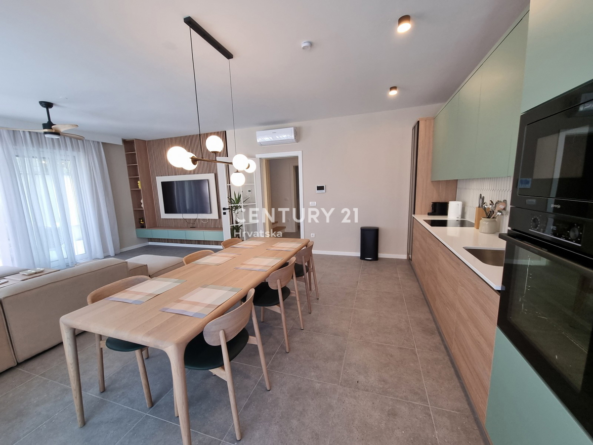 TAR VABRIGA, NUOVA COSTRUZIONE, APPARTAMENTO SU DUE LIVELLI AL PIANO TERRA E PRIMO PIANO CON PISCINA