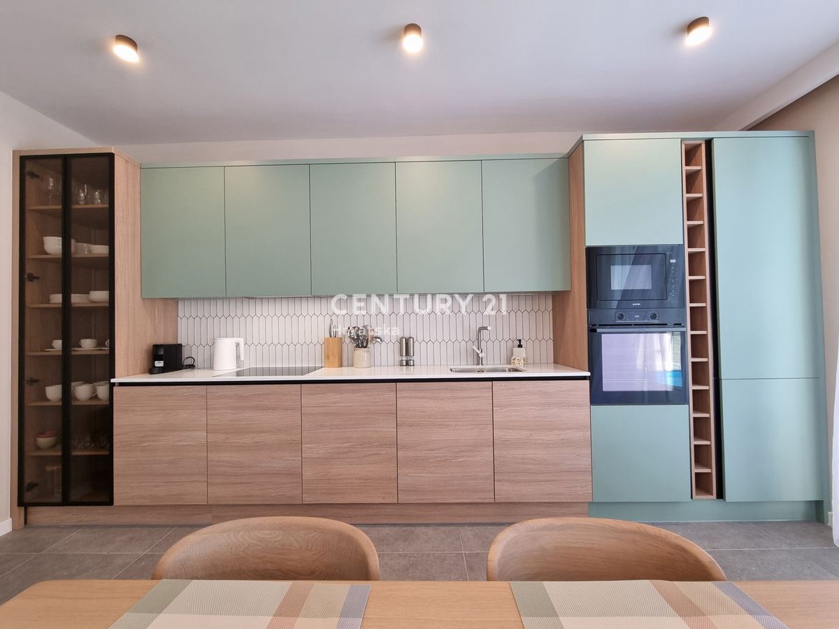 TAR VABRIGA, NUOVA COSTRUZIONE, APPARTAMENTO SU DUE LIVELLI AL PIANO TERRA E PRIMO PIANO CON PISCINA