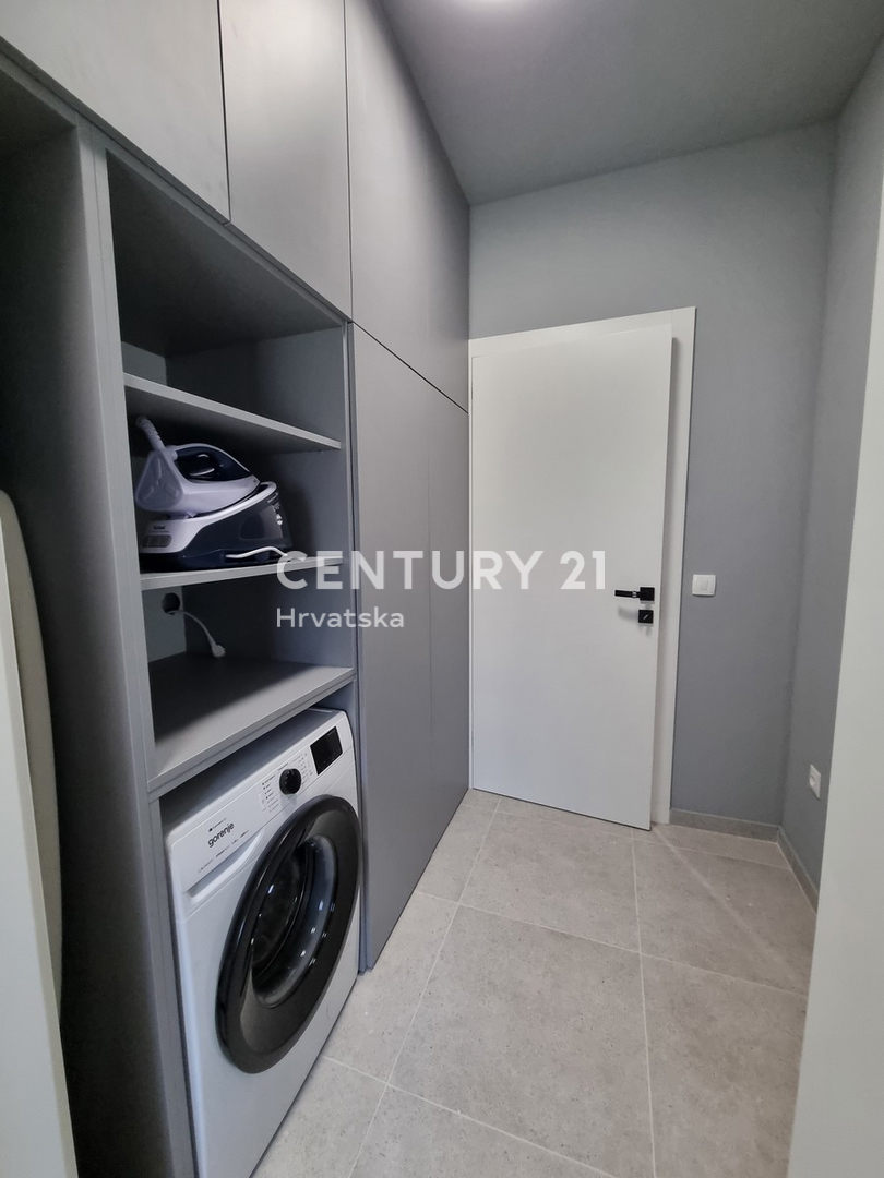 TAR VABRIGA, NUOVA COSTRUZIONE, APPARTAMENTO SU DUE LIVELLI AL PIANO TERRA E PRIMO PIANO CON PISCINA