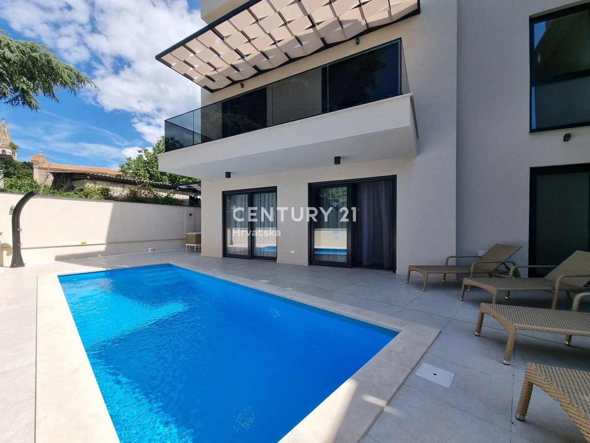 TAR VABRIGA, NUOVA COSTRUZIONE, APPARTAMENTO SU DUE LIVELLI AL PIANO TERRA E PRIMO PIANO CON PISCINA