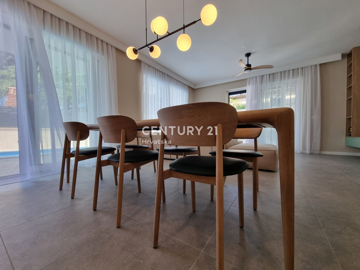 TAR VABRIGA, NUOVA COSTRUZIONE, APPARTAMENTO SU DUE LIVELLI AL PIANO TERRA E PRIMO PIANO CON PISCINA