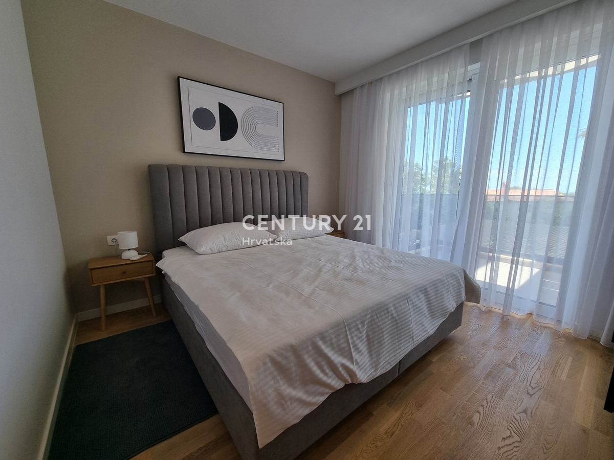 TAR VABRIGA, NUOVA COSTRUZIONE, APPARTAMENTO SU DUE LIVELLI AL PIANO TERRA E PRIMO PIANO CON PISCINA