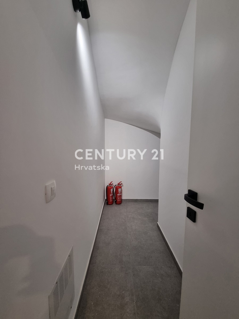 TAR VABRIGA, NUOVA COSTRUZIONE, APPARTAMENTO SU DUE LIVELLI AL PIANO TERRA E PRIMO PIANO CON PISCINA