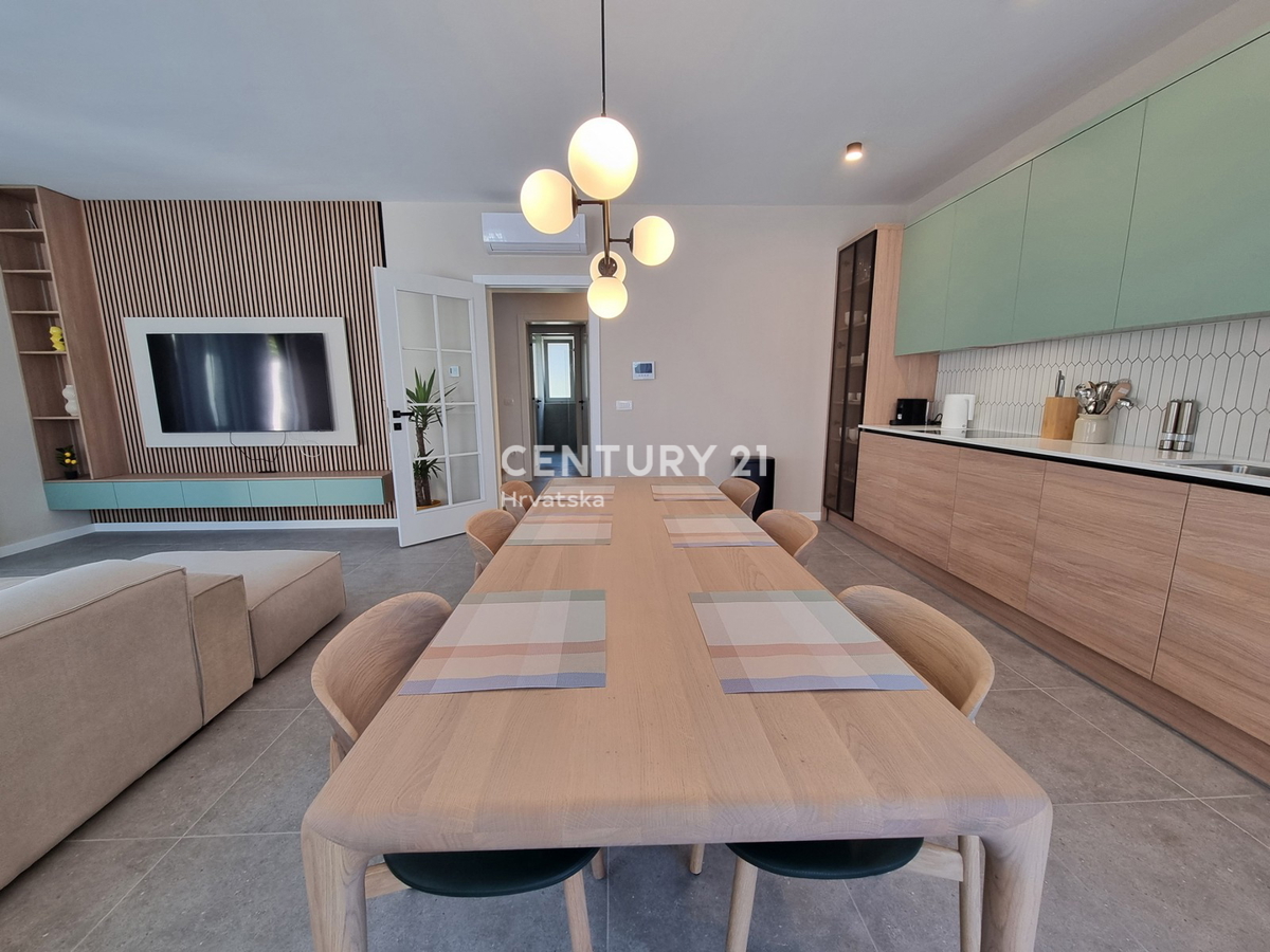 TAR VABRIGA, NUOVA COSTRUZIONE, APPARTAMENTO SU DUE LIVELLI AL PIANO TERRA E PRIMO PIANO CON PISCINA