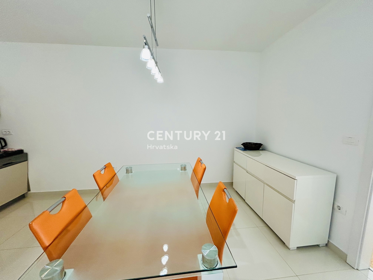 BANJOLE, VOLME, ESCLUSIVA DELL'AGENZIA, APPARTAMENTO A SOLI 200 METRI DAL MARE E DALLA SPIAGGIA