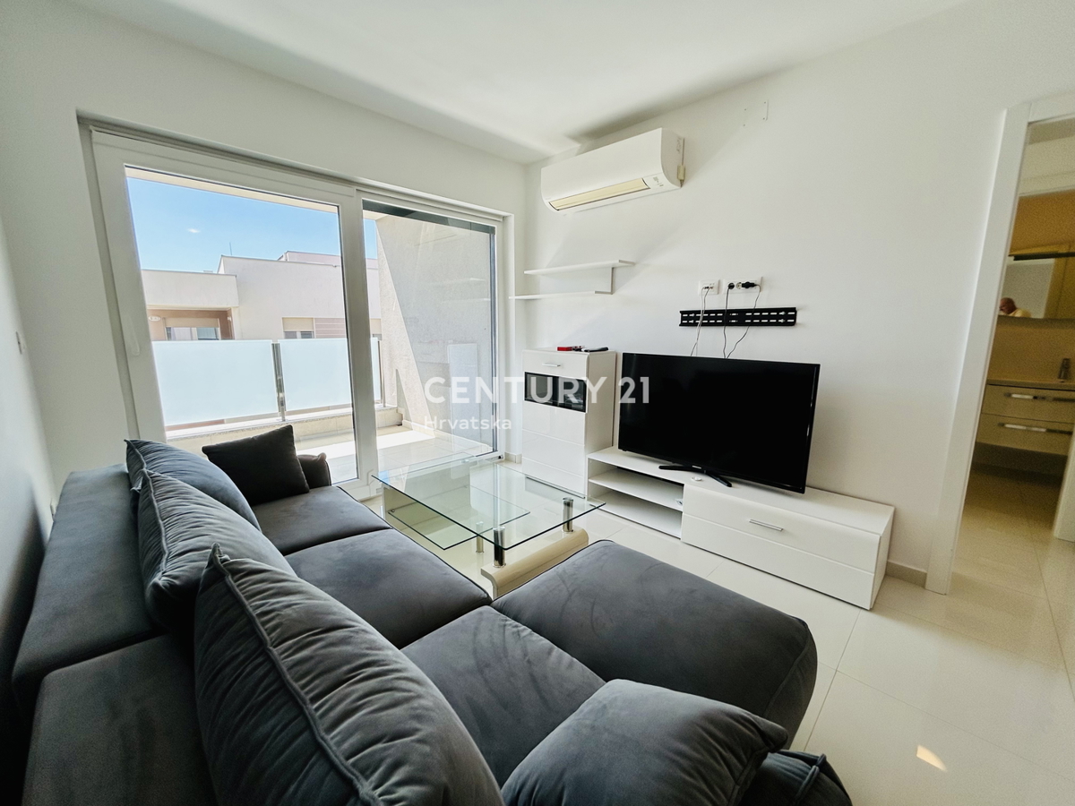 BANJOLE, VOLME, ESCLUSIVA DELL'AGENZIA, APPARTAMENTO A SOLI 200 METRI DAL MARE E DALLA SPIAGGIA