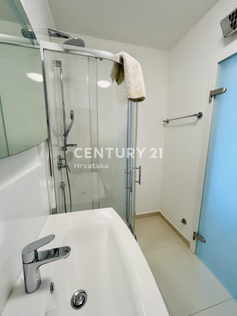 BANJOLE, VOLME, ESCLUSIVA DELL'AGENZIA, APPARTAMENTO A SOLI 200 METRI DAL MARE E DALLA SPIAGGIA