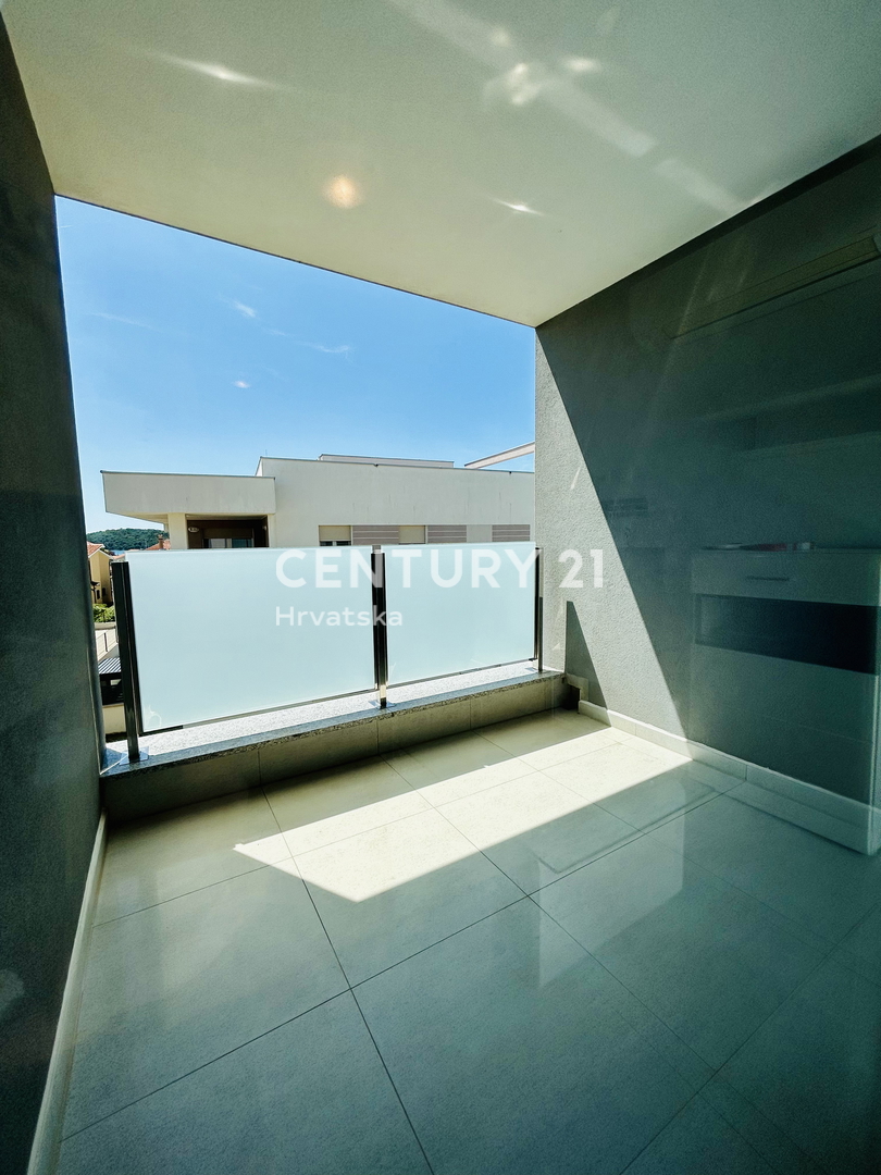 BANJOLE, VOLME, ESCLUSIVA DELL'AGENZIA, APPARTAMENTO A SOLI 200 METRI DAL MARE E DALLA SPIAGGIA