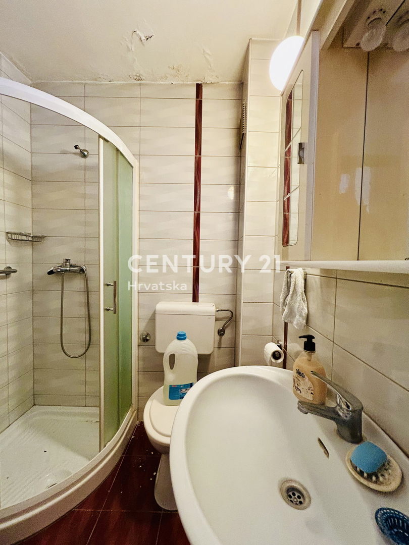 POREČ, CENTRO, APPARTAMENTO IN PRIMA FILA SUL MARE CON VISTA SULLA CITTÀ VECCHIA E SUL MARE