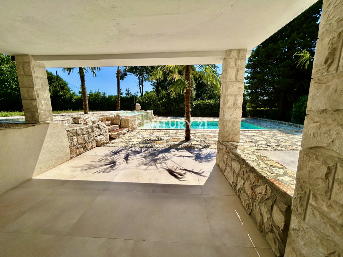 UMAG, DINTORNI, APPARTAMENTO IN OTTIMA POSIZIONE A SOLI 150 METRI DALLA SPIAGGIA CON VISTA MARE