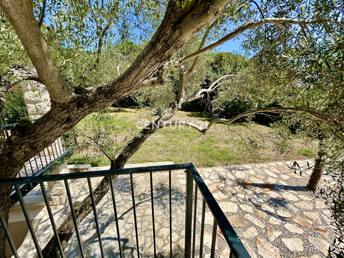 UMAG, DINTORNI, APPARTAMENTO IN OTTIMA POSIZIONE A SOLI 150 METRI DALLA SPIAGGIA CON VISTA MARE