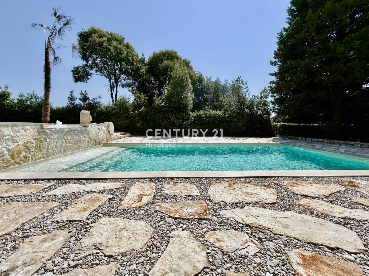 UMAG, DINTORNI, APPARTAMENTO IN OTTIMA POSIZIONE A SOLI 150 METRI DALLA SPIAGGIA CON VISTA MARE