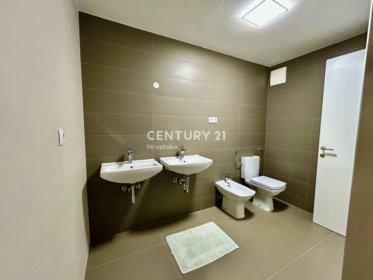 UMAG, DINTORNI, APPARTAMENTO IN OTTIMA POSIZIONE A SOLI 150 METRI DALLA SPIAGGIA CON VISTA MARE