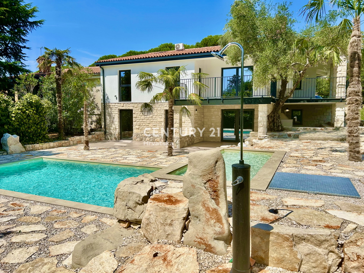 UMAG, DINTORNI, APPARTAMENTO IN OTTIMA POSIZIONE A SOLI 150 METRI DALLA SPIAGGIA CON VISTA MARE