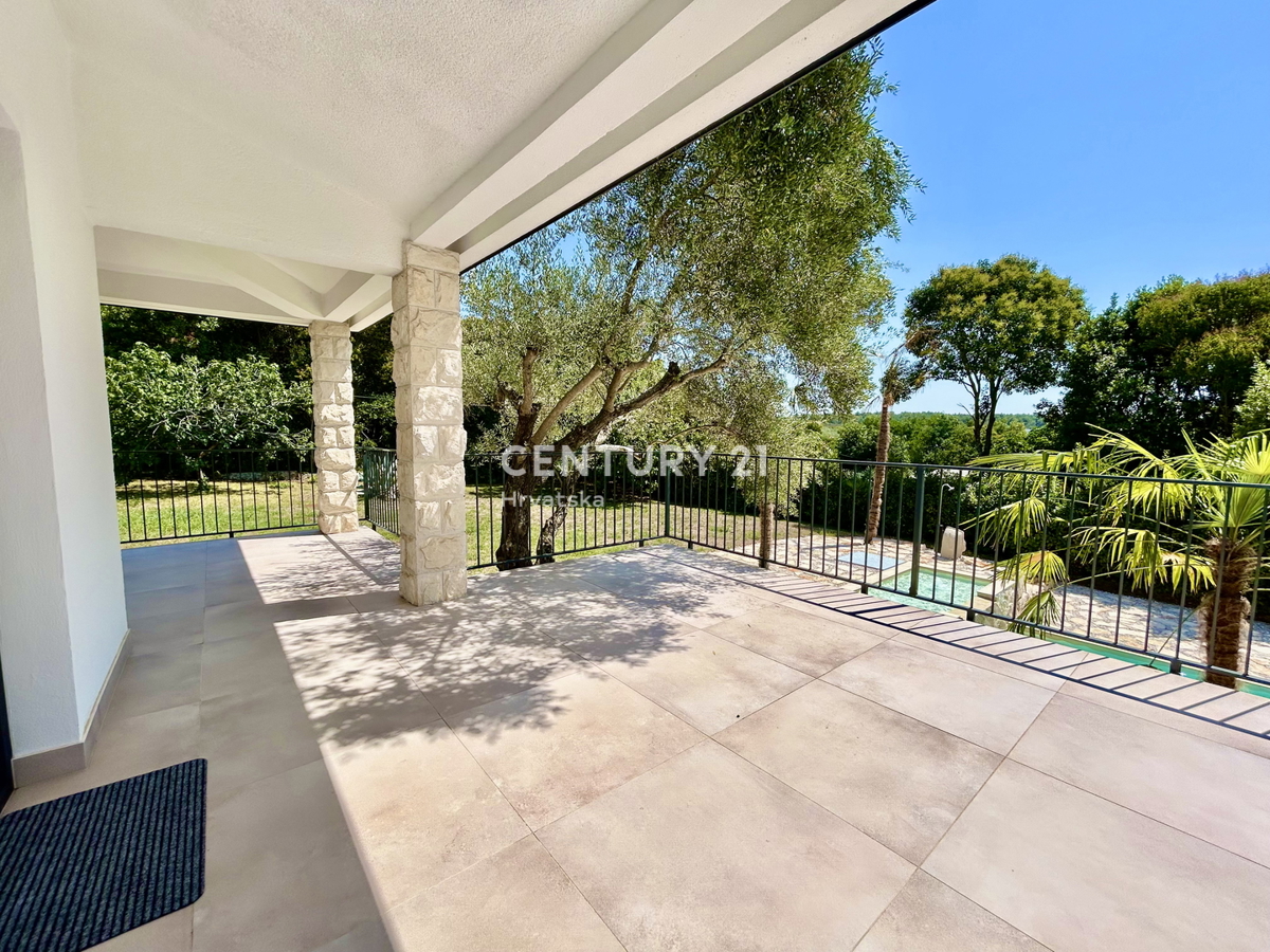 UMAG, DINTORNI, APPARTAMENTO IN OTTIMA POSIZIONE A SOLI 150 METRI DALLA SPIAGGIA CON VISTA MARE