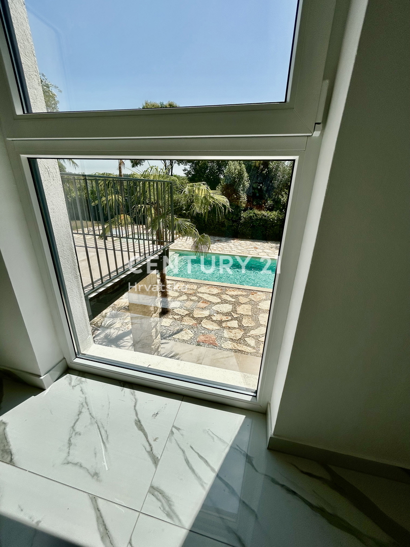 UMAG, DINTORNI, APPARTAMENTO IN OTTIMA POSIZIONE A SOLI 150 METRI DALLA SPIAGGIA CON VISTA MARE