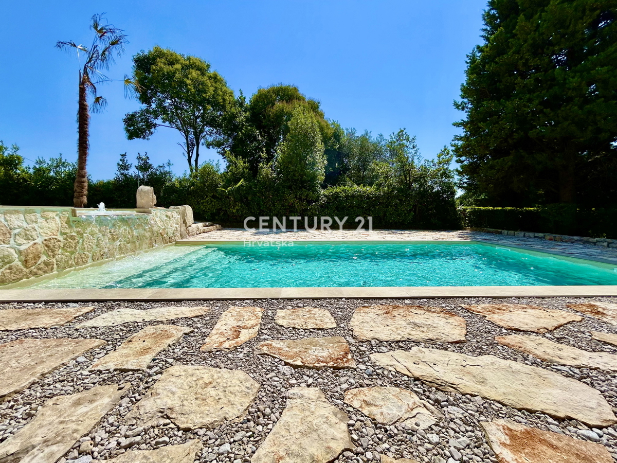 UMAG, DINTORNI, APPARTAMENTO IN OTTIMA POSIZIONE A SOLI 150 METRI DALLA SPIAGGIA CON VISTA MARE