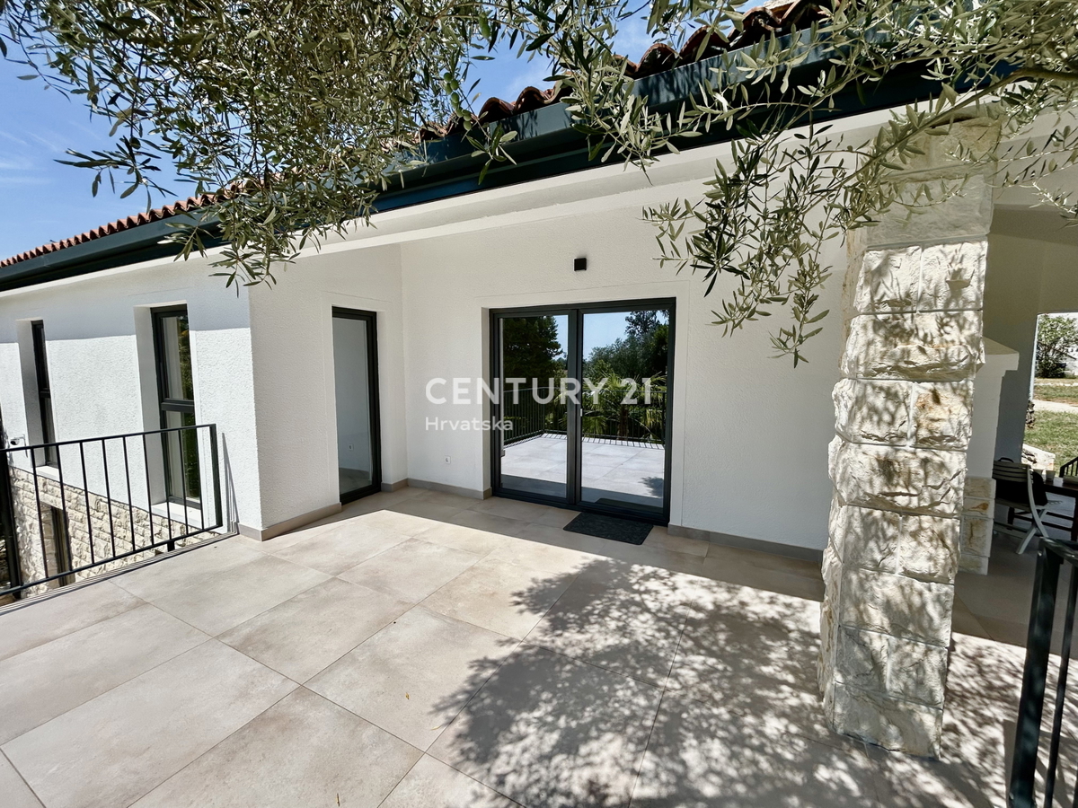 UMAG, DINTORNI, APPARTAMENTO IN OTTIMA POSIZIONE A SOLI 150 METRI DALLA SPIAGGIA CON VISTA MARE