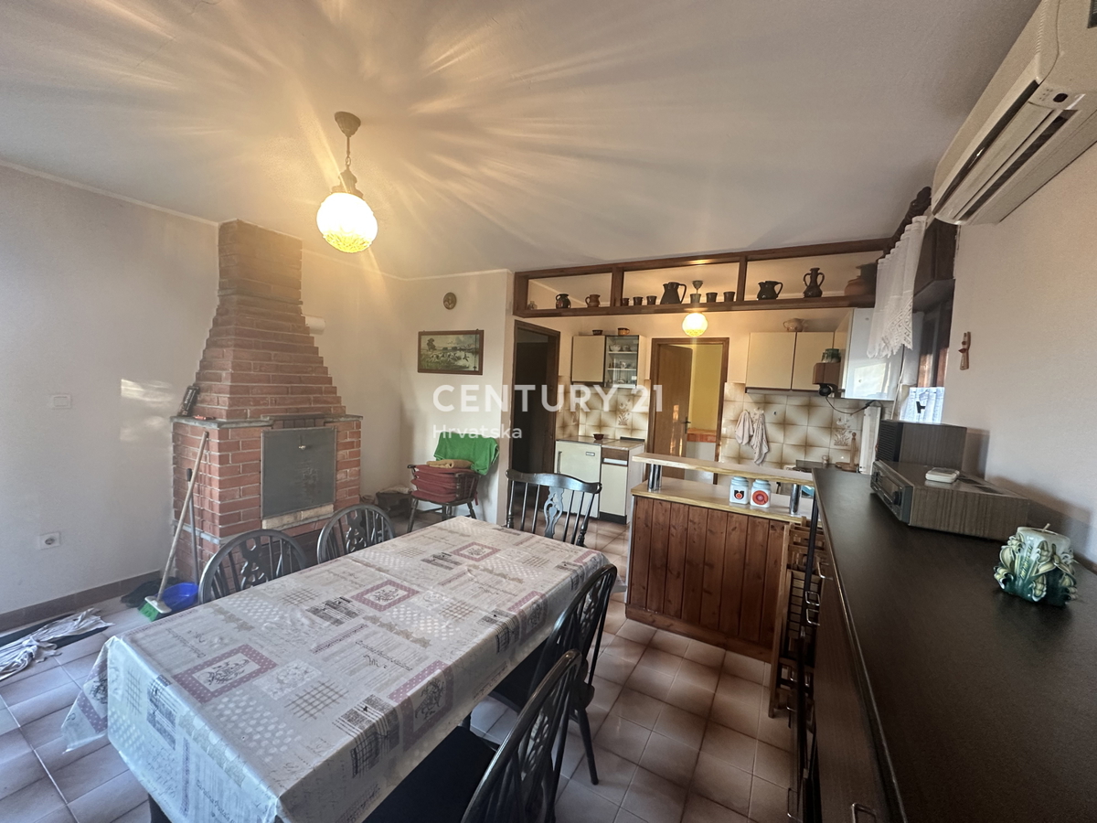 ŽMINJ, DINTORNI, CASA CON AMPIO GIARDINO A DESTINAZIONE EDILIZIA