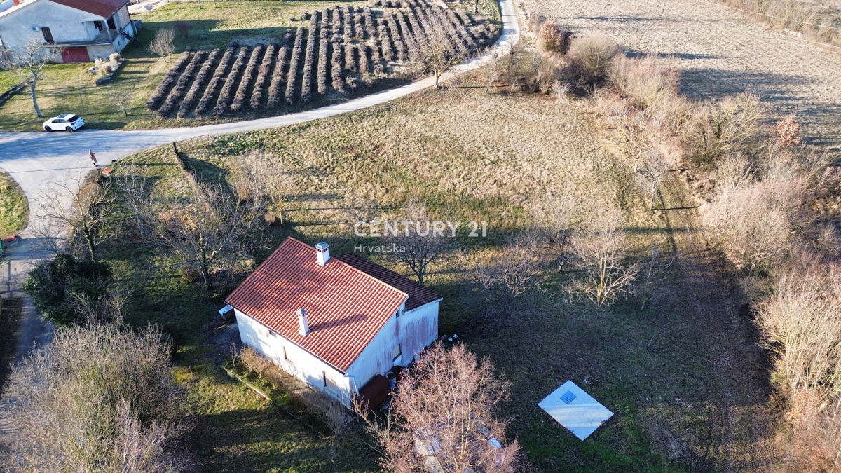 ŽMINJ, DINTORNI, CASA CON AMPIO GIARDINO A DESTINAZIONE EDILIZIA