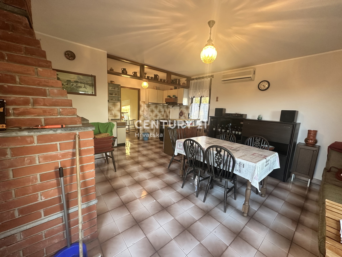 ŽMINJ, DINTORNI, CASA CON AMPIO GIARDINO A DESTINAZIONE EDILIZIA