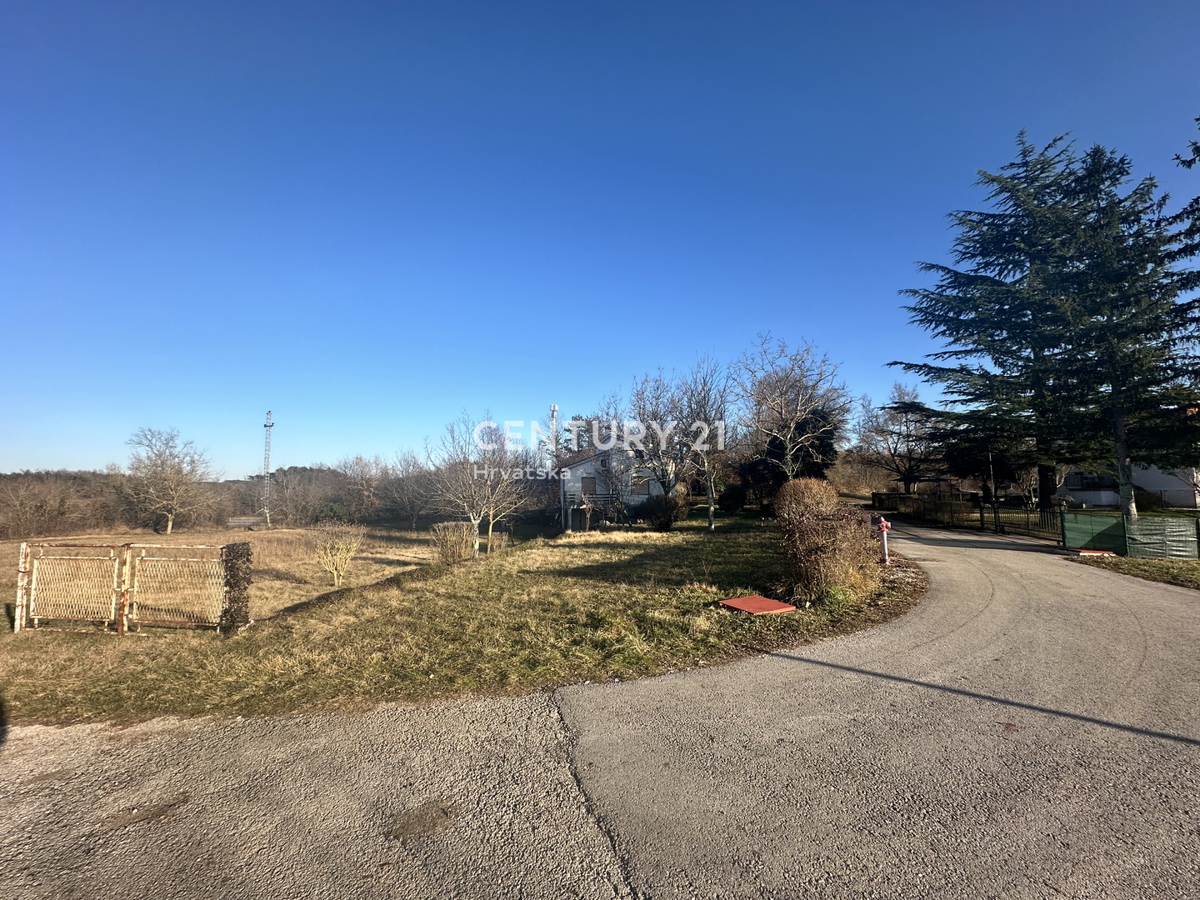 ŽMINJ, DINTORNI, CASA CON AMPIO GIARDINO A DESTINAZIONE EDILIZIA