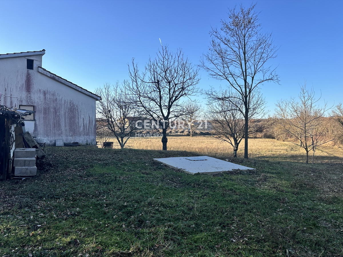 ŽMINJ, DINTORNI, CASA CON AMPIO GIARDINO A DESTINAZIONE EDILIZIA