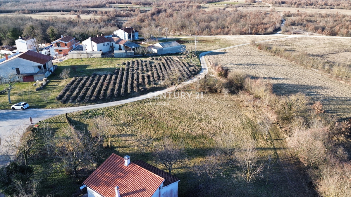 ŽMINJ, DINTORNI, CASA CON AMPIO GIARDINO A DESTINAZIONE EDILIZIA
