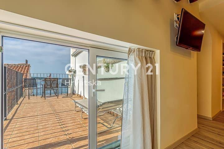 POREČ, APPARTAMENTO CON UNA CAMERA DA LETTO, CENTRO CITTÀ, PRIMA FILA SUL MARE