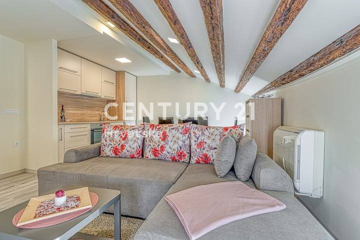 POREČ, APPARTAMENTO CON UNA CAMERA DA LETTO, CENTRO CITTÀ, PRIMA FILA SUL MARE