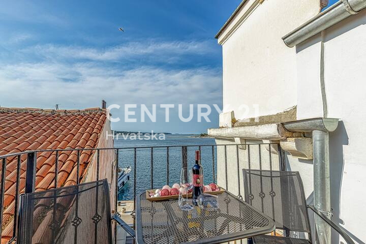 POREČ, APPARTAMENTO CON UNA CAMERA DA LETTO, CENTRO CITTÀ, PRIMA FILA SUL MARE