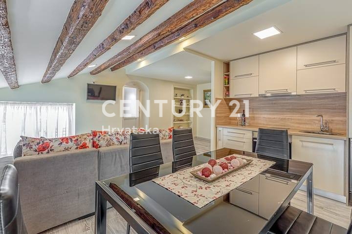 POREČ, APPARTAMENTO CON UNA CAMERA DA LETTO, CENTRO CITTÀ, PRIMA FILA SUL MARE