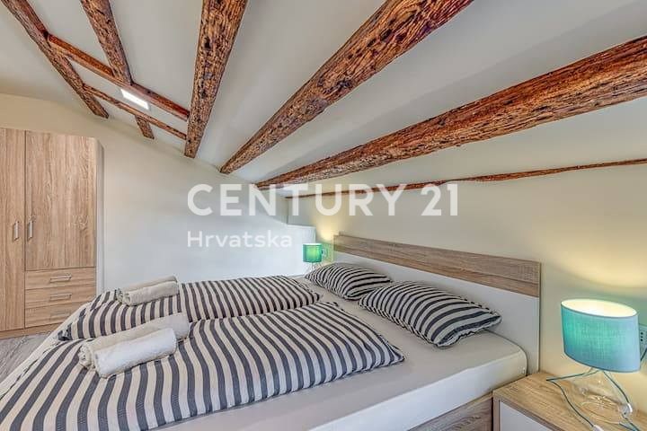 POREČ, APPARTAMENTO CON UNA CAMERA DA LETTO, CENTRO CITTÀ, PRIMA FILA SUL MARE