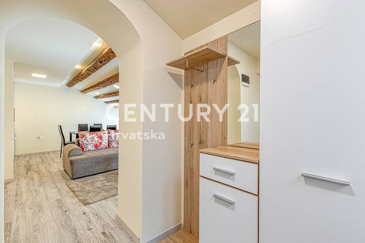 POREČ, APPARTAMENTO CON UNA CAMERA DA LETTO, CENTRO CITTÀ, PRIMA FILA SUL MARE